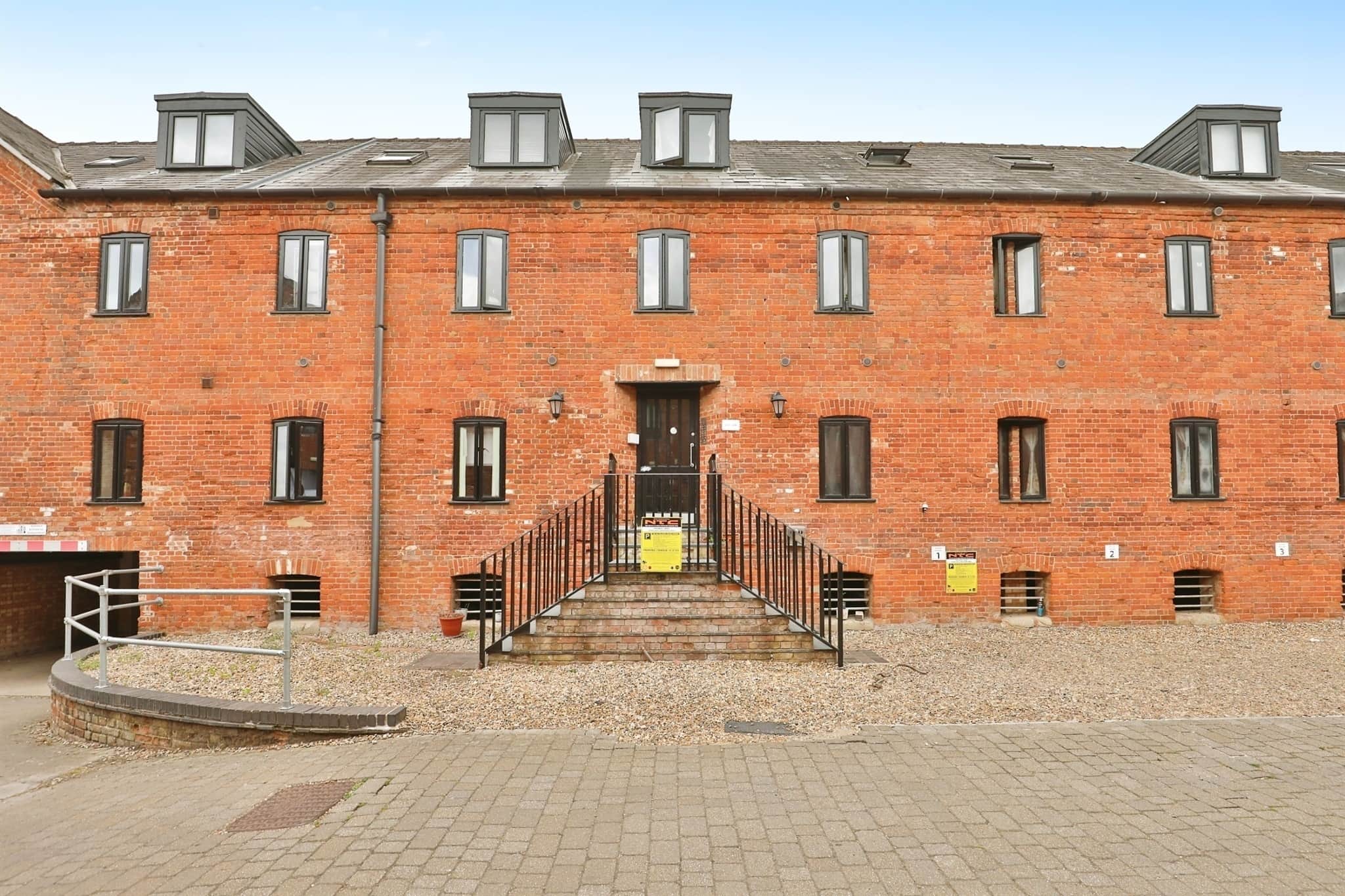 Property photo 0