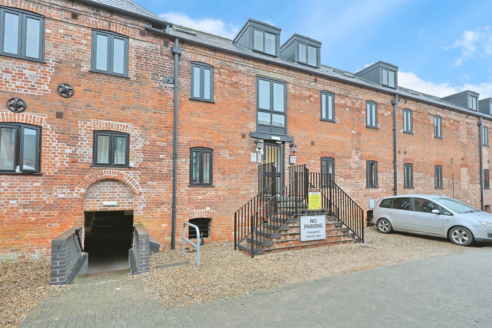 Property photo 0